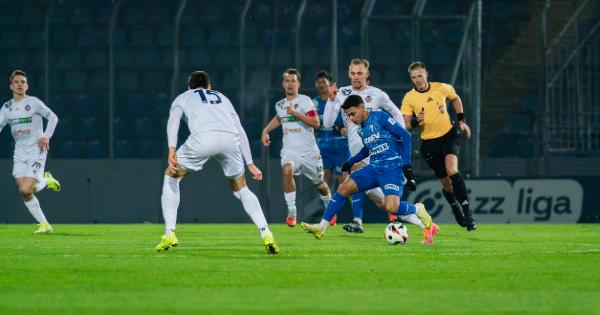 MEGSZAKADT A VERETLEN SOROZAT