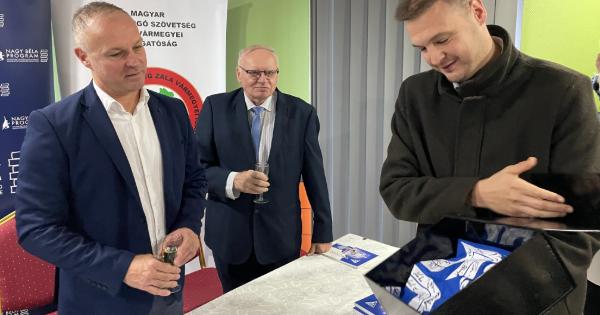 SZLETSNAPI KNYVBEMUTAT