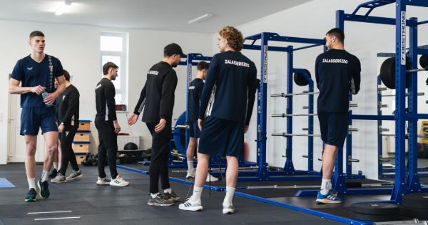 �jra munk�ban a csapat!